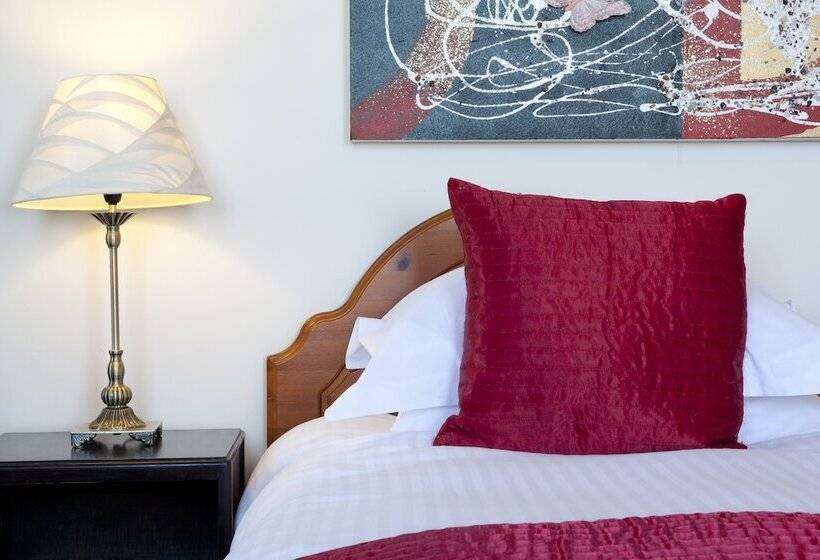 オーシャンビュークラシックルーム, Camelot Castle