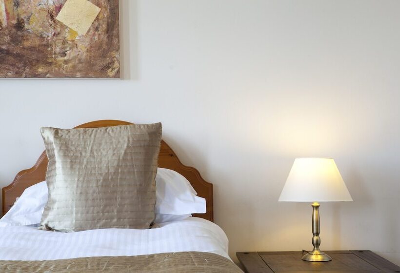 オーシャンビュークラシックルーム, Camelot Castle