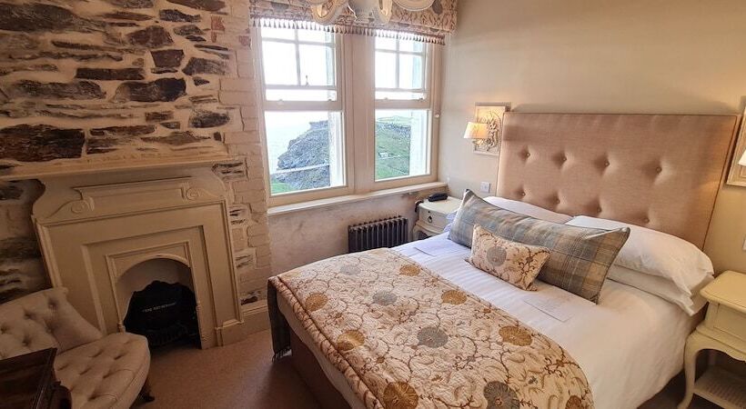 オーシャンビューデラックスルーム, Camelot Castle