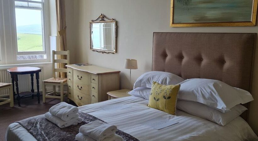 オーシャンビュークラシックルーム, Camelot Castle