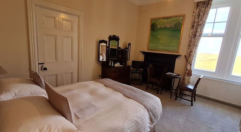 オーシャンビュークラシックルーム, Camelot Castle