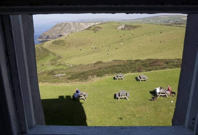 アウトサイドクラシックルーム, Camelot Castle