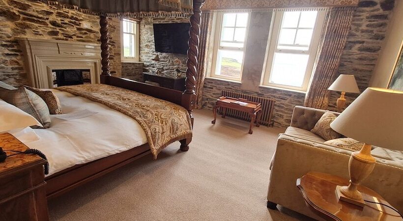 オーシャンビュースタンダードルーム, Camelot Castle