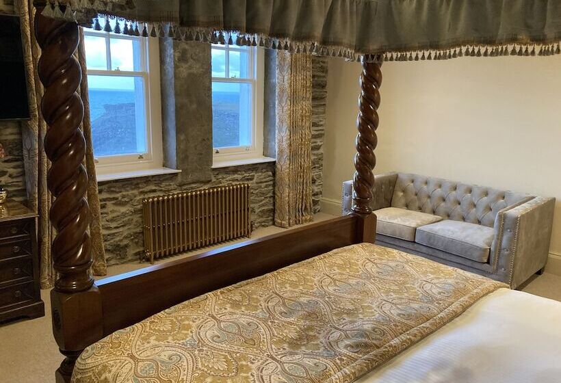 オーシャンビュースタンダードルーム, Camelot Castle