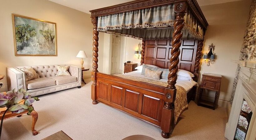 オーシャンビュースタンダードルーム, Camelot Castle