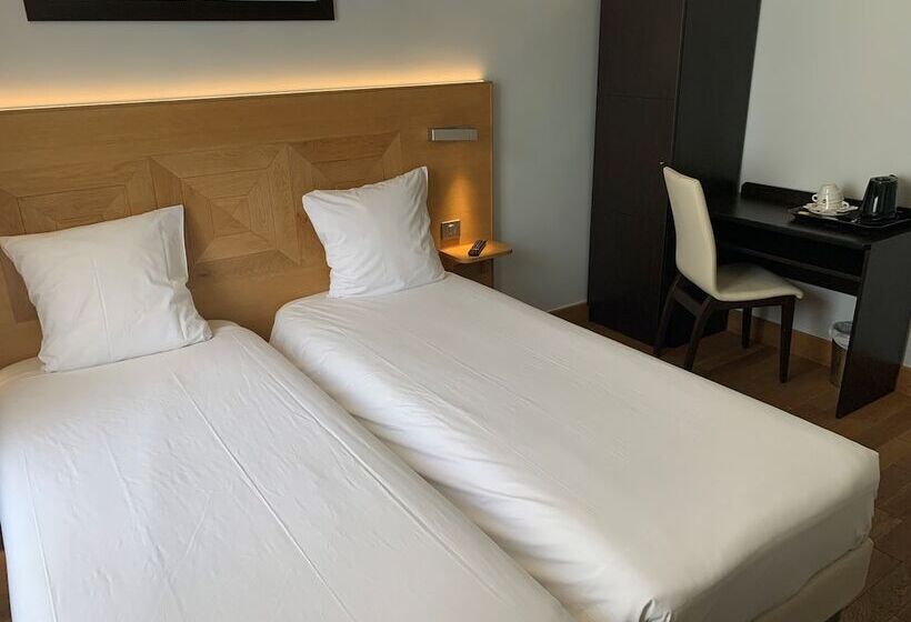 اتاق اجرایی, Eiffel Xv