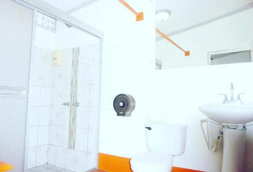 اتاق استاندارد سه نفره, Ivania´s