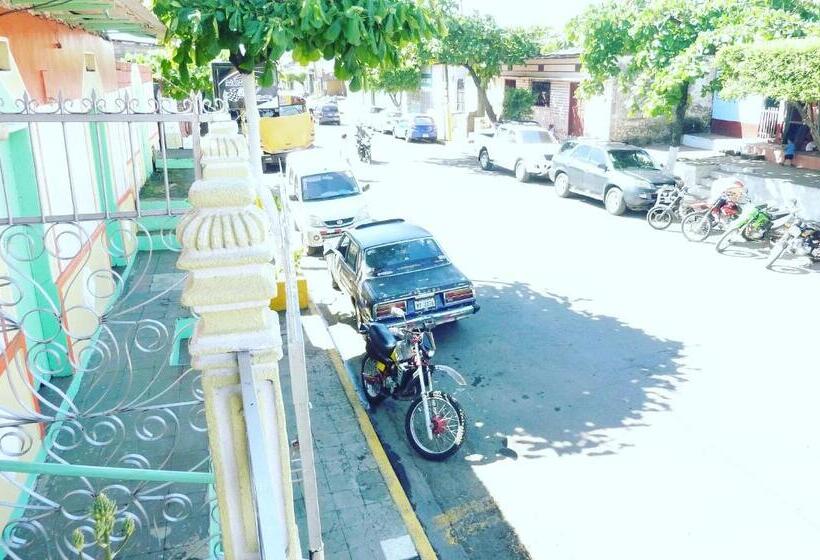 اتاق پنجتخته استاندارد, Ivania´s