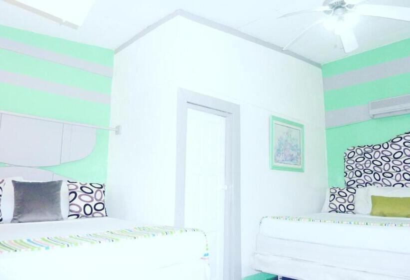 اتاق استاندارد یک نفره, Ivania´s