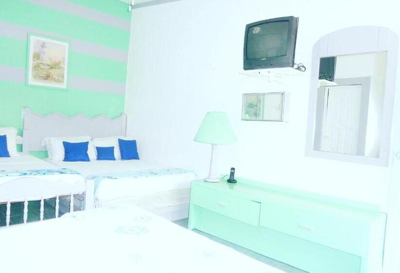 اتاق استاندارد سه نفره, Ivania´s