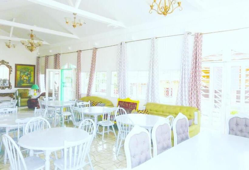 اتاق استاندارد چهار تخته, Ivania´s