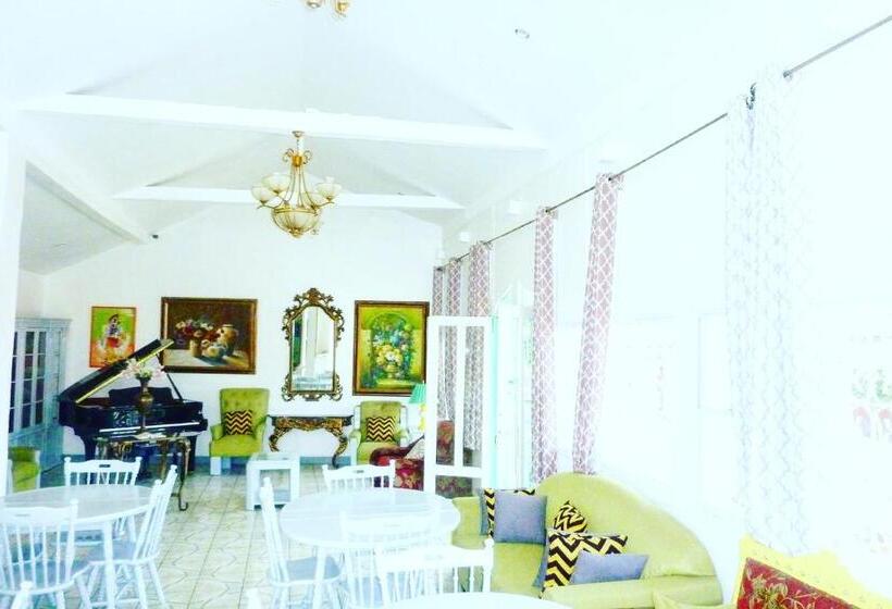 اتاق استاندارد سه نفره, Ivania´s