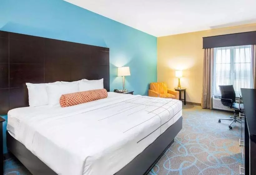 キングサイズベッドのデラックスルーム, La Quinta By Wyndham Clinton Historic Route 66