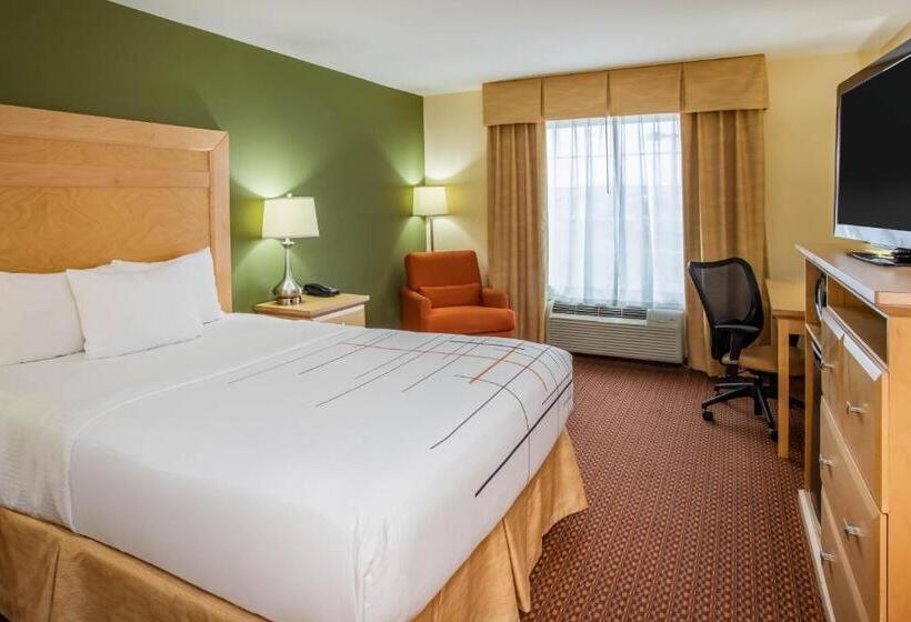 适合残疾人士使用的带超级大床的标准间, La Quinta By Wyndham Rochester Mayo Clinic Area South