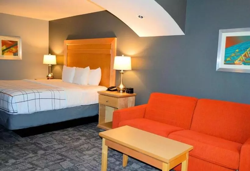 キングサイズベッドのスイートルーム, La Quinta By Wyndham Rochester Mayo Clinic Area South