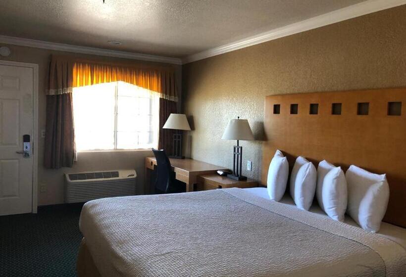 غرفة قياسية سرير كينج, Lake Point Lodge