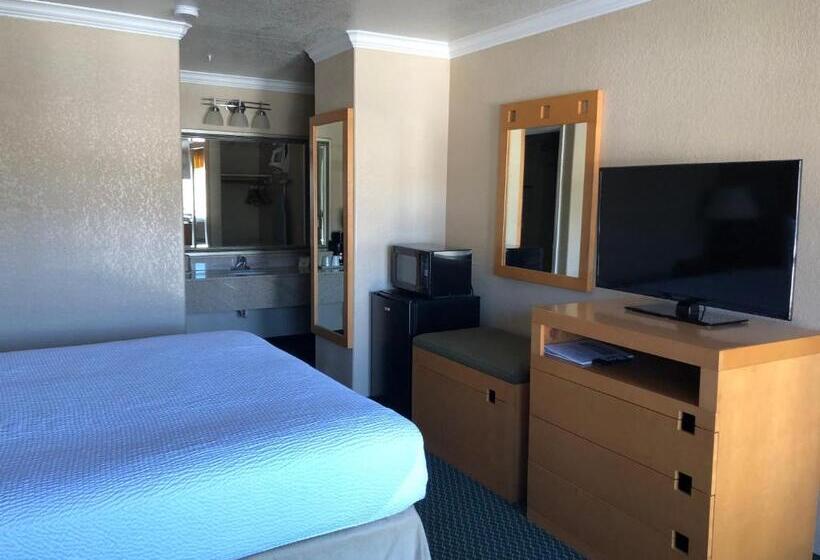 غرفة قياسية سرير كينج, Lake Point Lodge