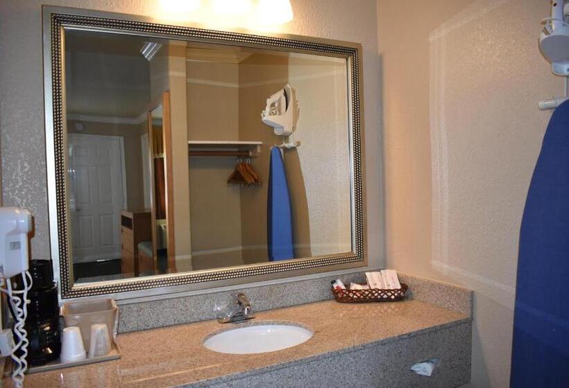 غرفة قياسية سرير كينج, Lake Point Lodge