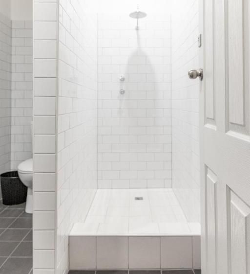 اتاق استاندارد با سرویس بهداشتی مشترک, Wynyard