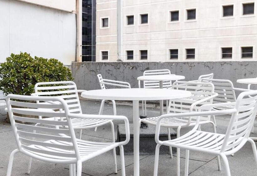 اتاق خانوادگی با سرویس بهداشتی مشترک, Wynyard