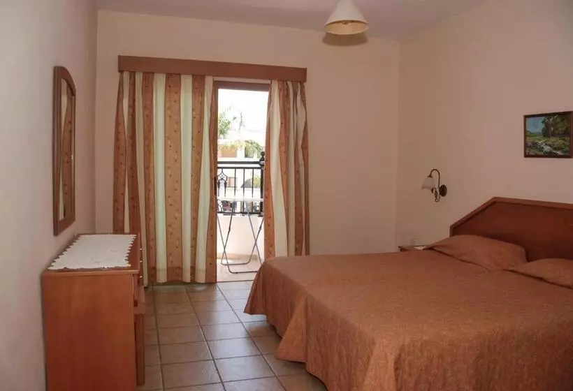 استودیو استاندارد با چشم‌انداز باغ, Kotzias Beach Apartments