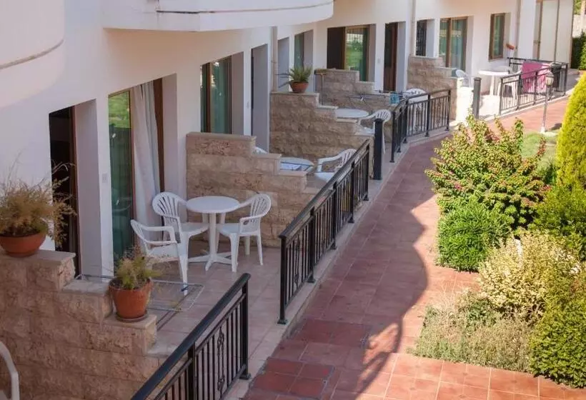 استودیو استاندارد با چشم‌انداز باغ, Kotzias Beach Apartments