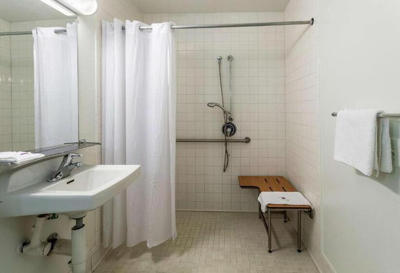 适合残疾人使用的标准间, Motel 6 Sacramento, Ca Downtown