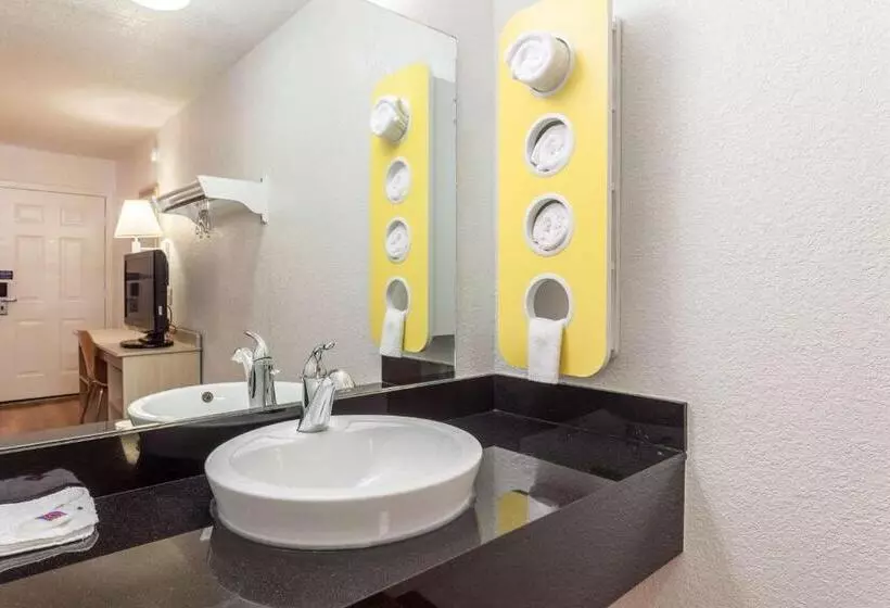 Standard Neljän Hengen Huone, Motel 6 Sacramento, Ca   Downtown