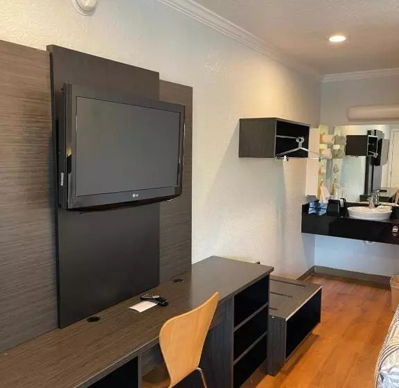 Deluxe Neljän Hengen Huone, Motel 6 Sacramento, Ca   Downtown