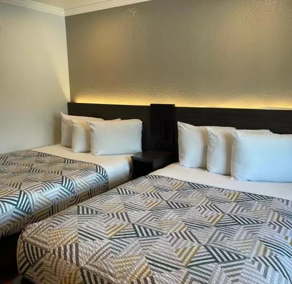 Deluxe Neljän Hengen Huone, Motel 6 Sacramento, Ca   Downtown