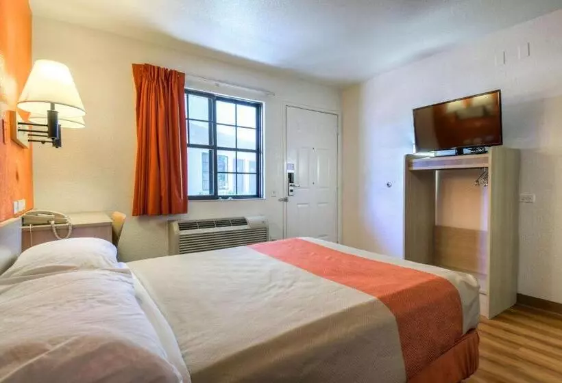デラックスの４人部屋, Motel 6san Dimas, Ca  Los Angeles