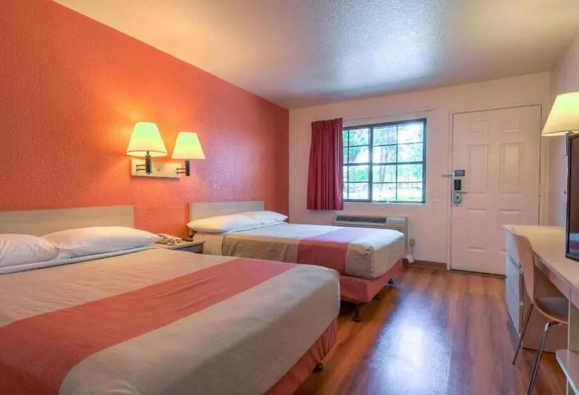 デラックスの４人部屋, Motel 6san Dimas, Ca  Los Angeles