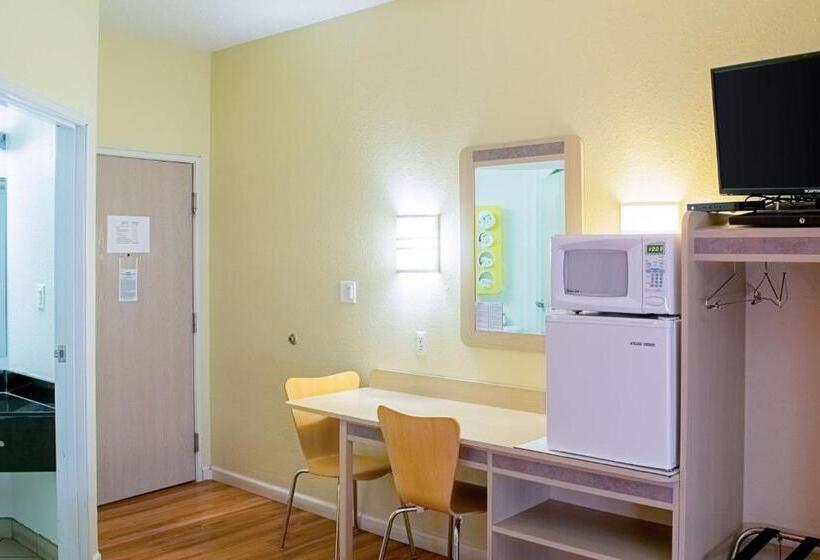 غرفة قياسية رباعية, Motel 6 Seymour, In   North