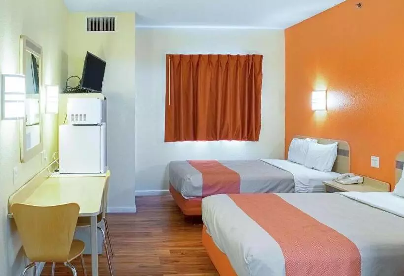 スタンダード４人部屋, Motel 6 Seymour, In   North