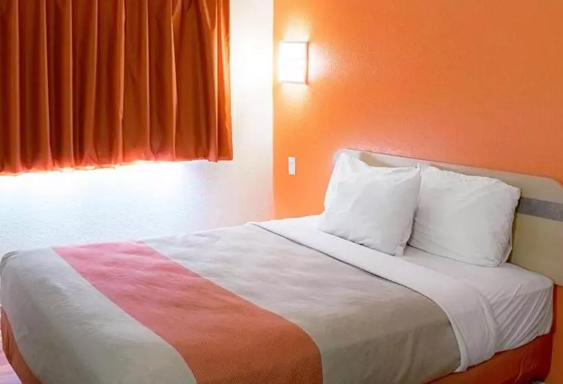 ハイドロマッサージバス付きスイート, Motel 6 Seymour, In   North