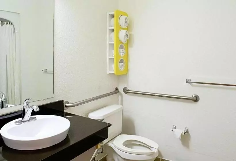 身障者適用スタンダードルーム, Motel 6 Seymour, In   North