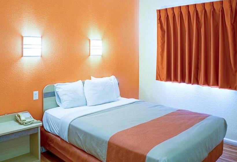 غرفة قياسية لذوى الاحتياجات الخاصة, Motel 6 Seymour, In   North