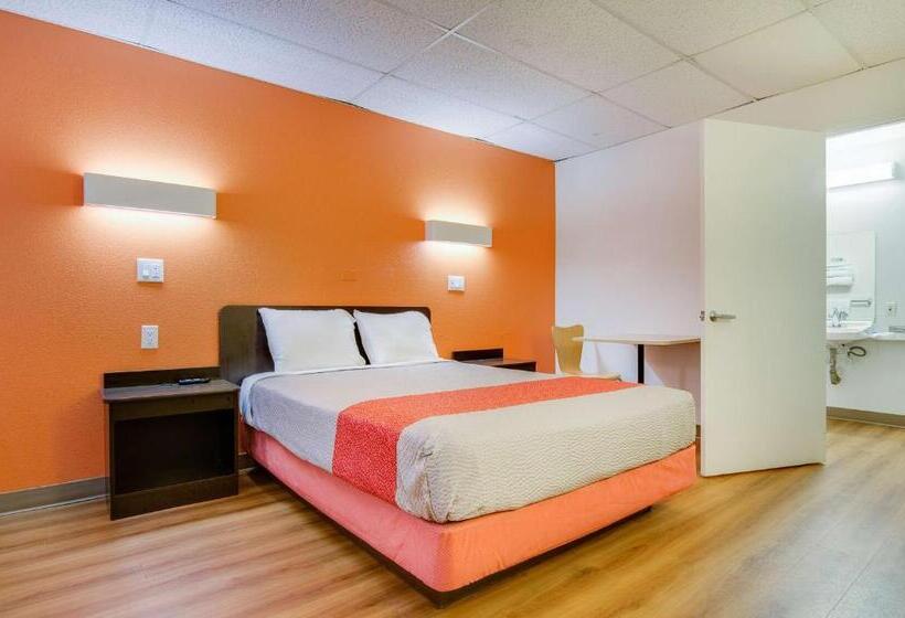 장애인을 위한 스탠다드 룸, Motel 6salina, Ks