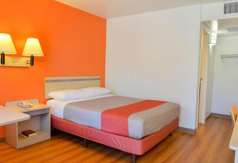 Номер Стандарт Адаптированный для Инвалидов, Motel 6santa Nella, Ca Los Banos Interstate 5