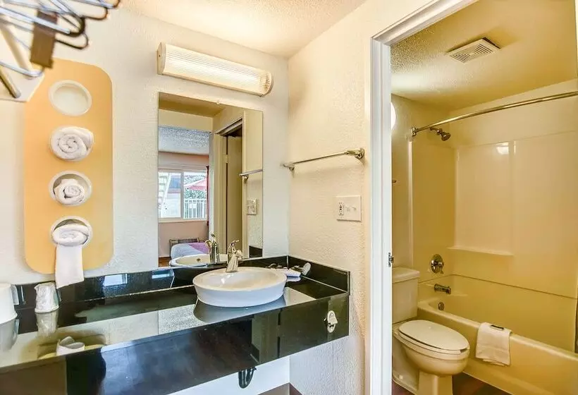 2ダブルベッドのスタンダードルーム, Motel 6stockton, Ca Charter Way West