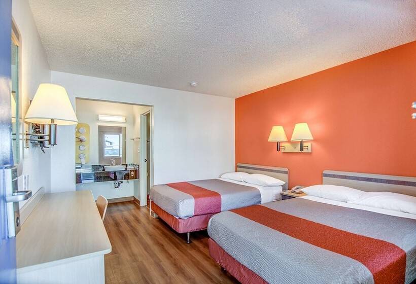 Номер Стандарт 2 Двуспальные Кровати, Motel 6stockton, Ca  Charter Way West