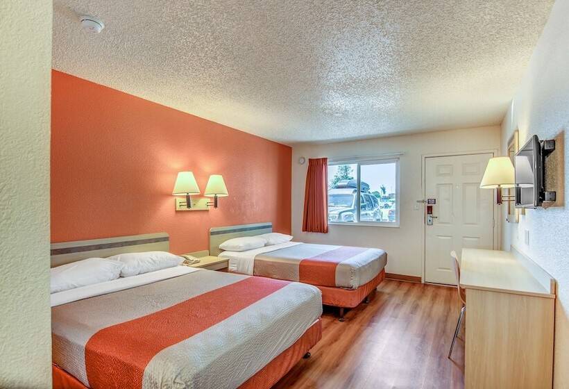 스탠다드 룸 더블 침대 2개, Motel 6stockton, Ca  Charter Way West