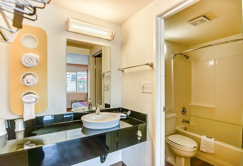 جناح, Motel 6stockton, Ca  Charter Way West