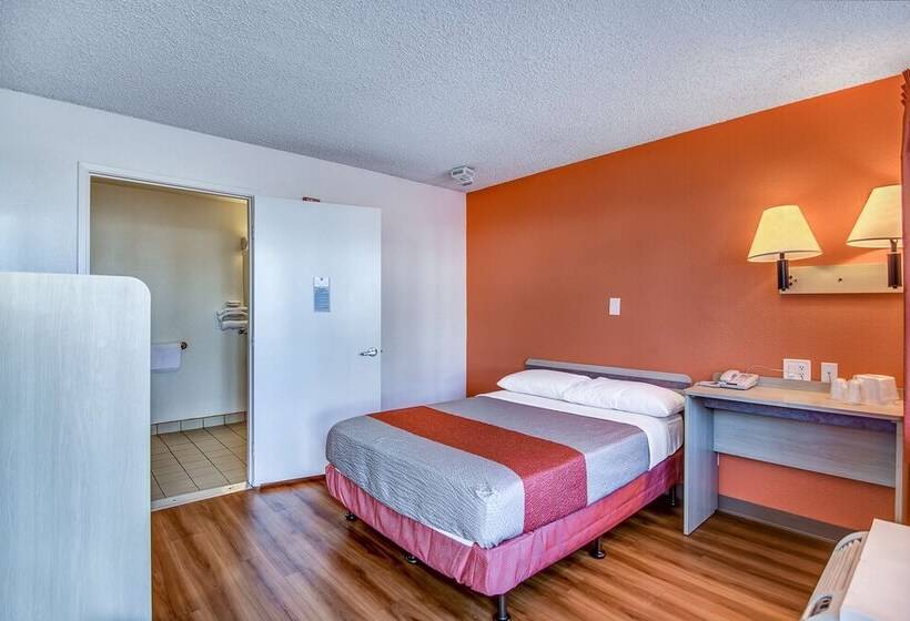 Люкс, Motel 6stockton, Ca  Charter Way West
