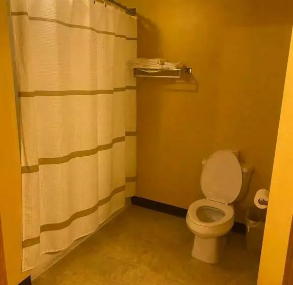 キングサイズベッドのスタンダードルーム, Regal Inn Coffeyville