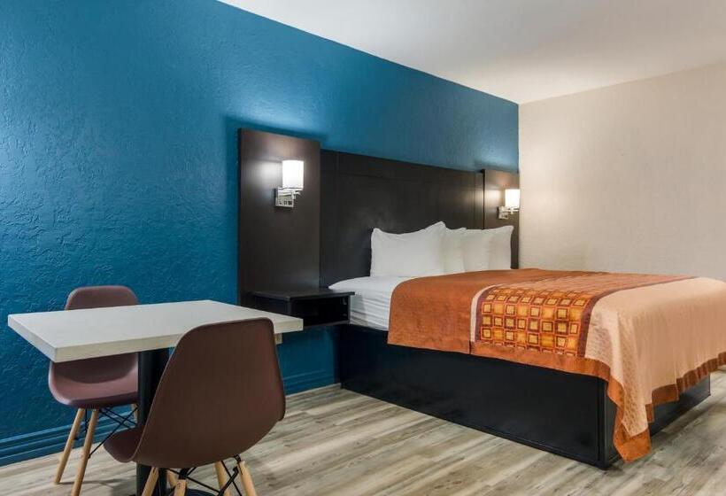 Стандартный Номер Кровать Кинг, Rodeway Inn Broken Bowhochatown