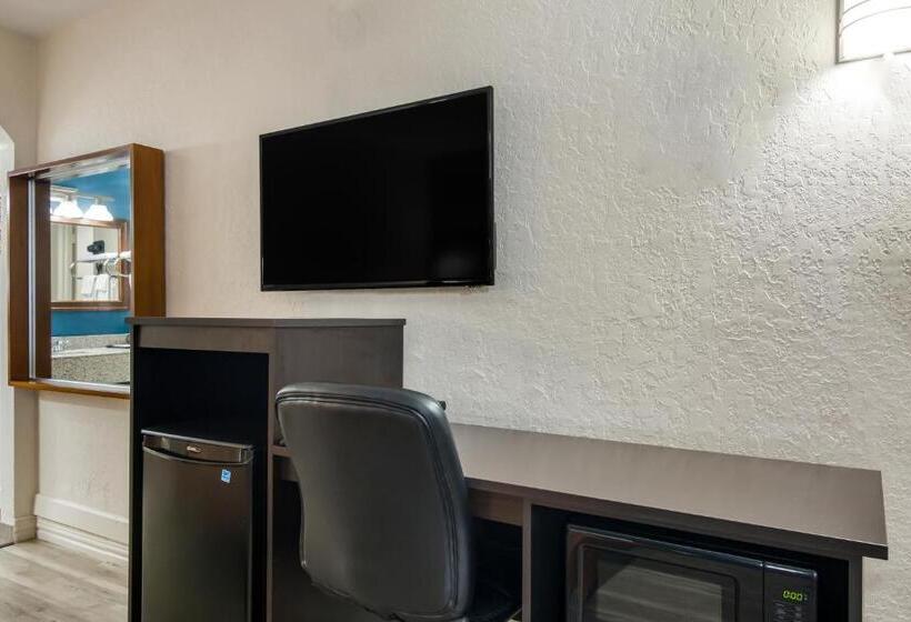 غرفة قياسية, Rodeway Inn Broken Bowhochatown