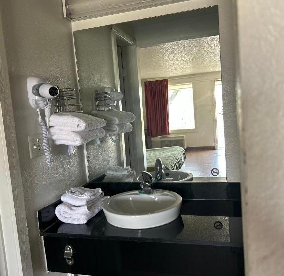 Номер Стандарт 2 Двуспальные Кровати, Rodeway Inn