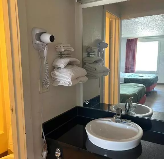 身障者適用キングサイズベッドルーム, Rodeway Inn