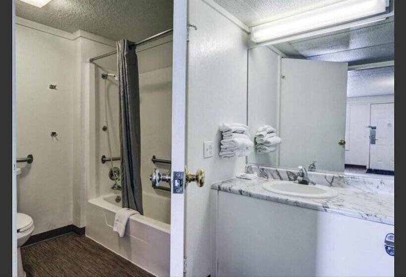 Номер Стандарт 2 Двуспальные Кровати, Rodeway Inn